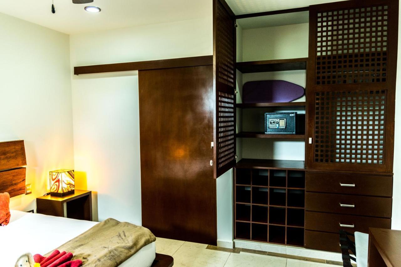 Casa Ticul Hotel Boutique - 5Th Ave (Adults Only) ปลายาเดลการ์เมน ภายนอก รูปภาพ A sliding door