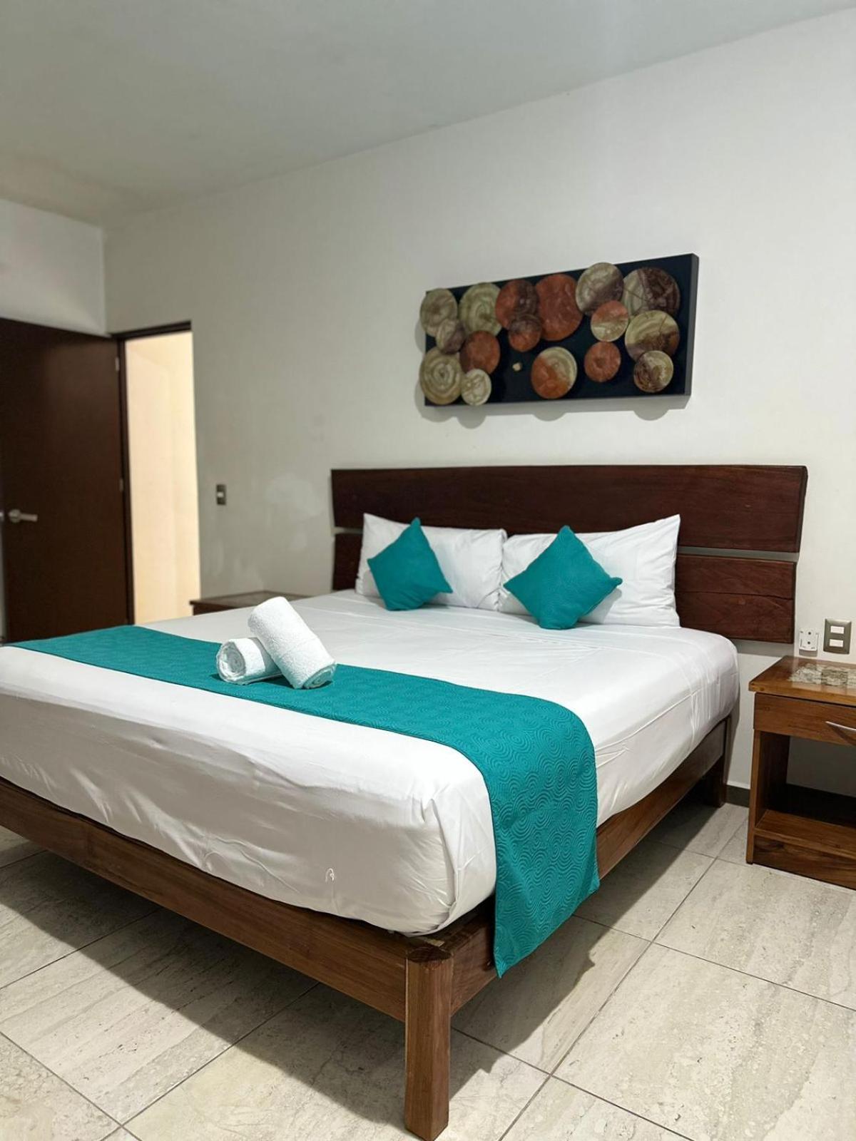 Casa Ticul Hotel Boutique - 5Th Ave (Adults Only) ปลายาเดลการ์เมน ภายนอก รูปภาพ A bed runner in a hotel room