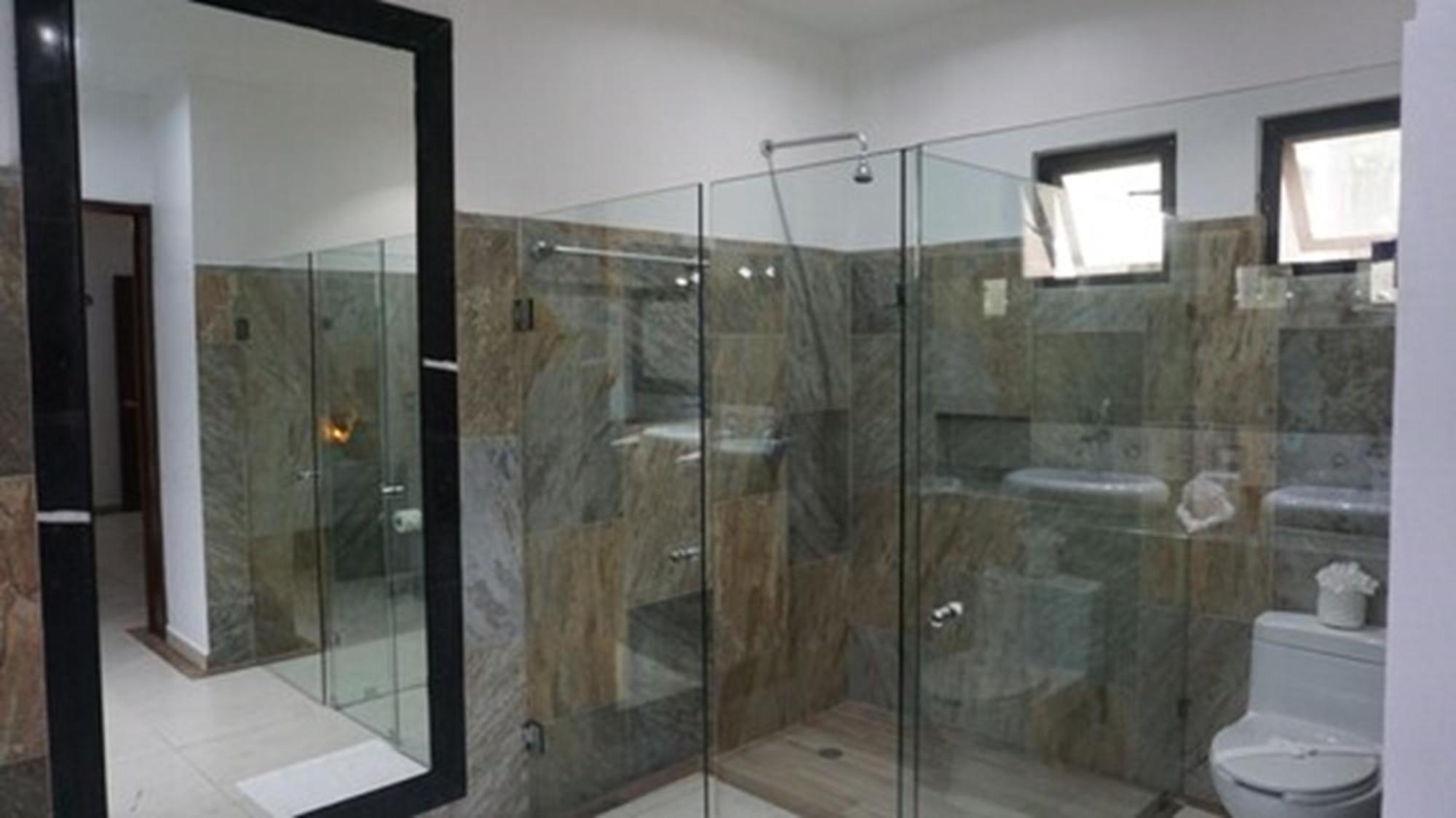 Casa Ticul Hotel Boutique - 5Th Ave (Adults Only) ปลายาเดลการ์เมน ภายนอก รูปภาพ A shower enclosure
